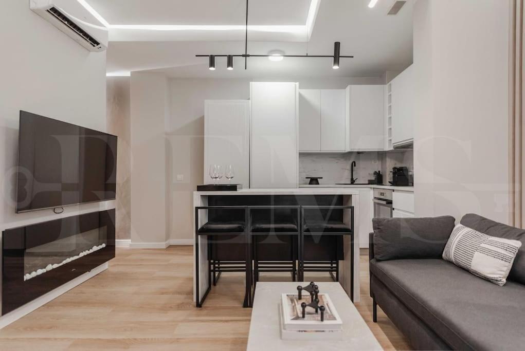 Contemporary Minimalist Apartment By Rems Màlaga Exteriér fotografie