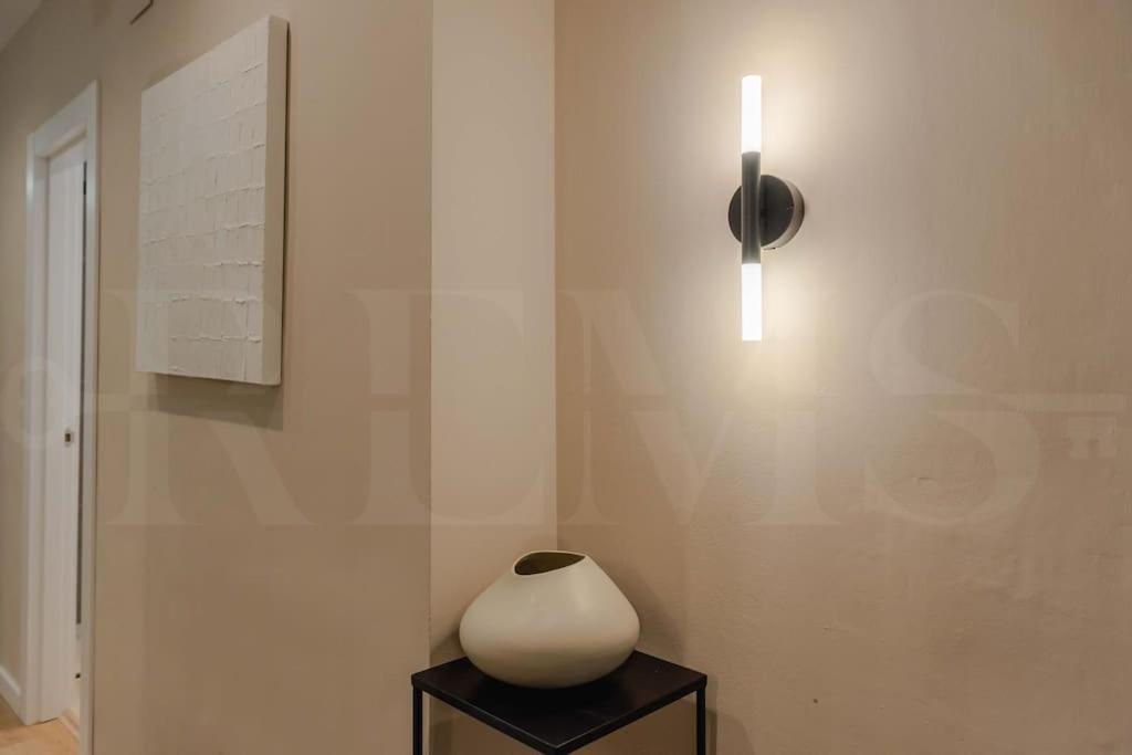 Contemporary Minimalist Apartment By Rems Màlaga Exteriér fotografie