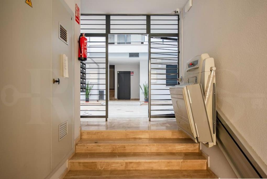 Contemporary Minimalist Apartment By Rems Màlaga Exteriér fotografie