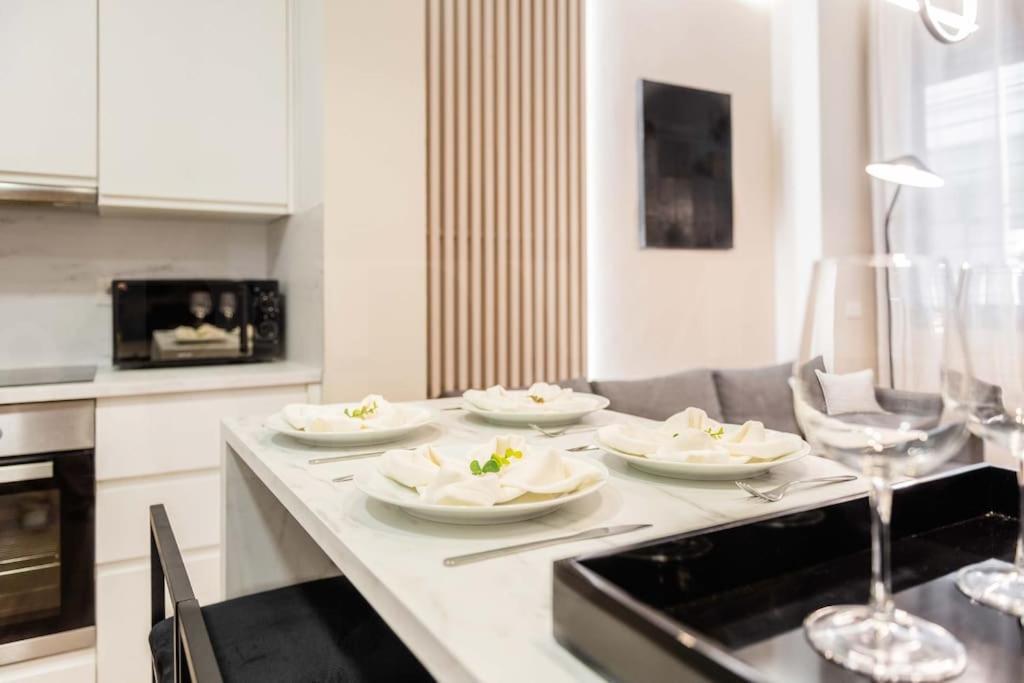 Contemporary Minimalist Apartment By Rems Màlaga Exteriér fotografie