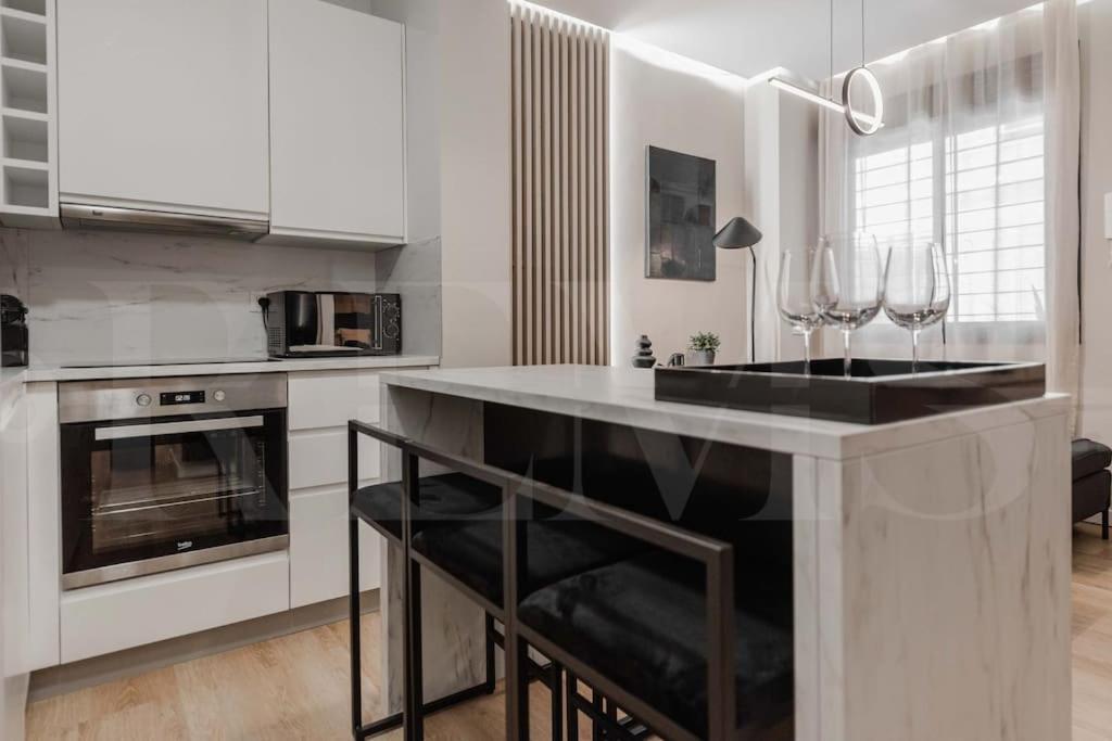 Contemporary Minimalist Apartment By Rems Màlaga Exteriér fotografie