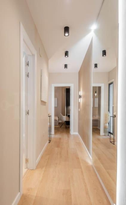 Contemporary Minimalist Apartment By Rems Màlaga Exteriér fotografie