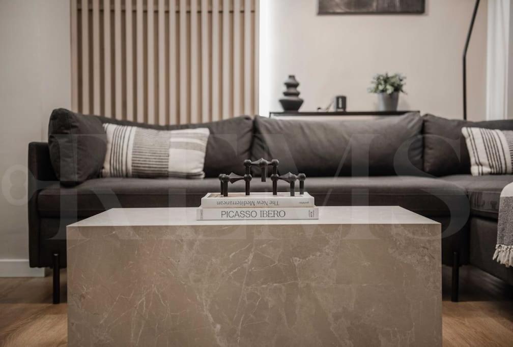 Contemporary Minimalist Apartment By Rems Màlaga Exteriér fotografie