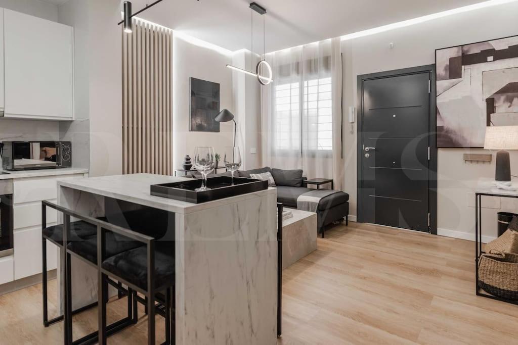Contemporary Minimalist Apartment By Rems Màlaga Exteriér fotografie